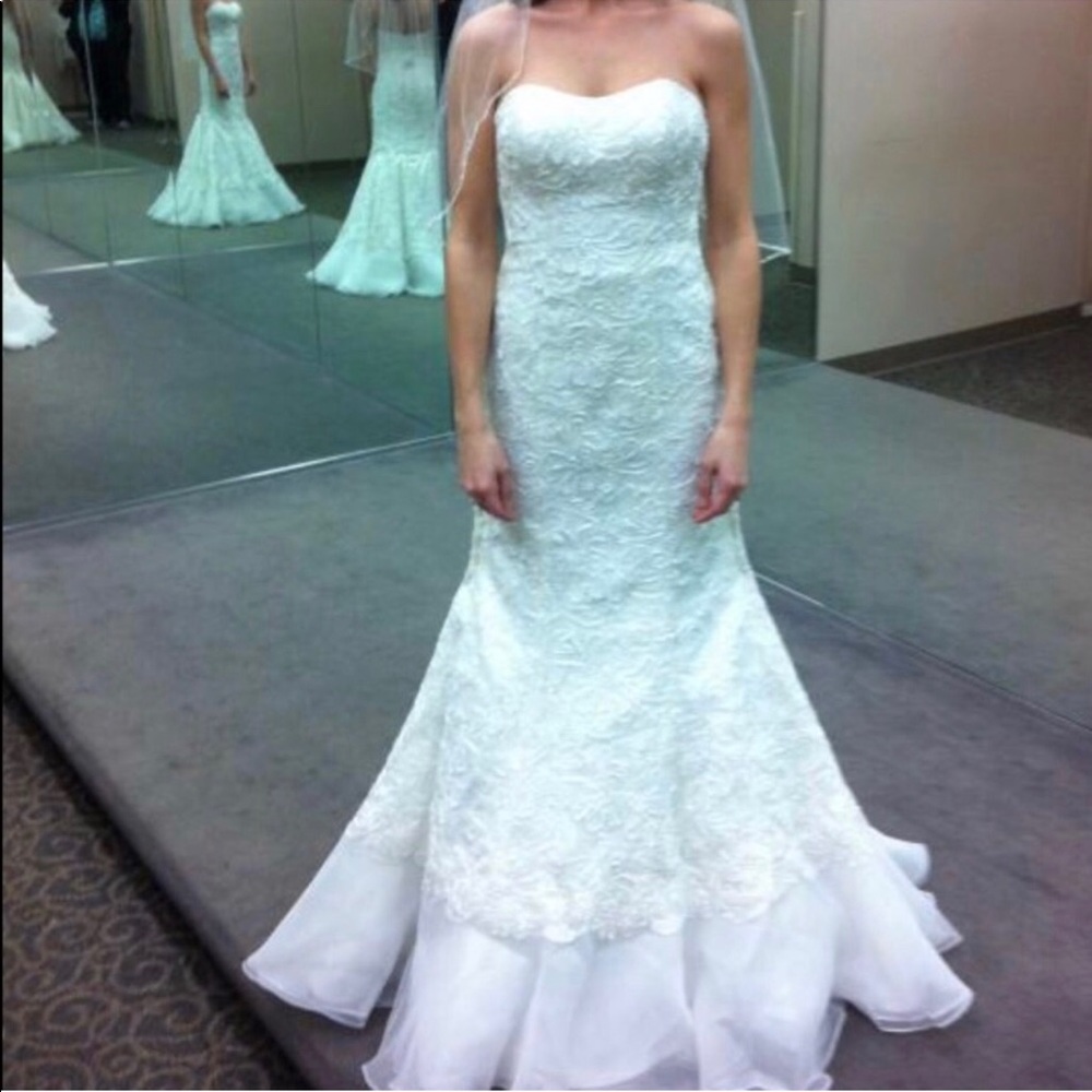 Wedding dress David’s bridal size 8 never worn.